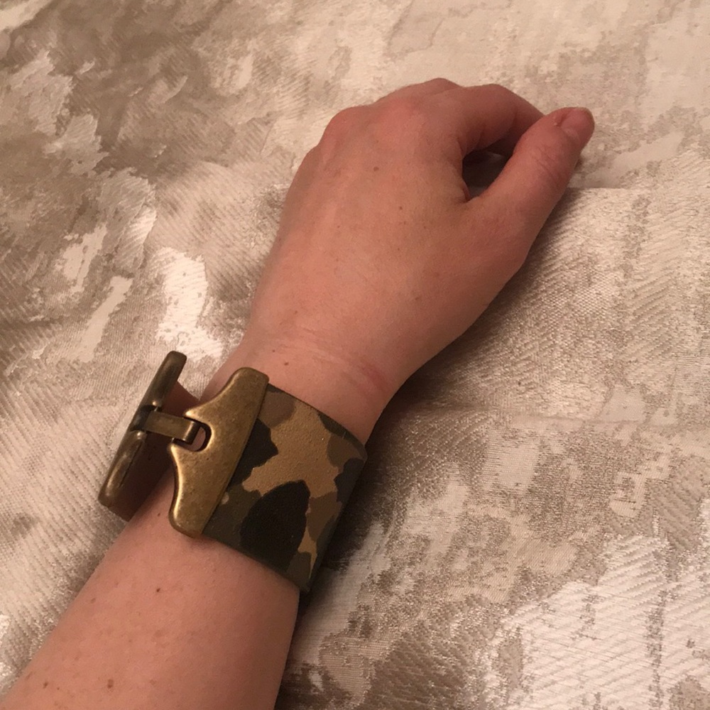 Leather cuff - Picture 3 of 3